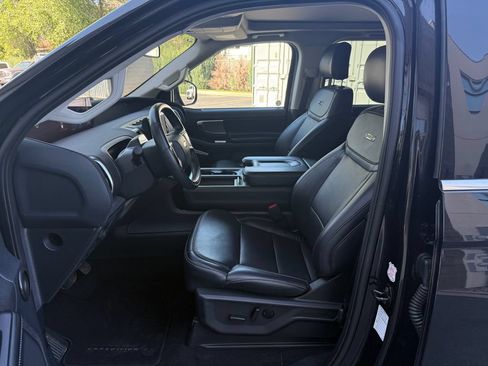Used 2025 Ford Expedition Platinum AWD/4WD image 19