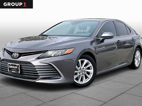 Used 2021 Toyota Camry LE image 1
