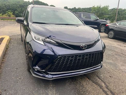 Certified 2026 Toyota Sienna XSE AWD/4WD image 8