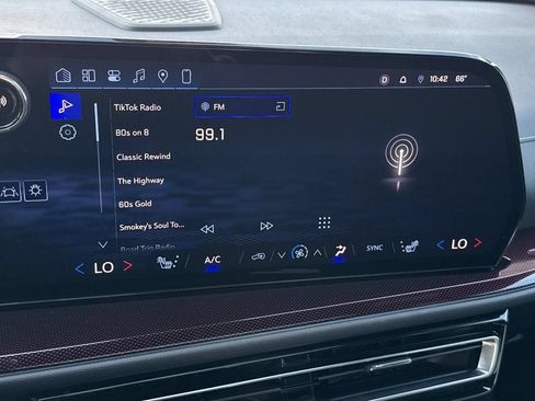 New 2026 Chevrolet Traverse Z71 w/ Enhanced Driving Package AWD/4WD image 19
