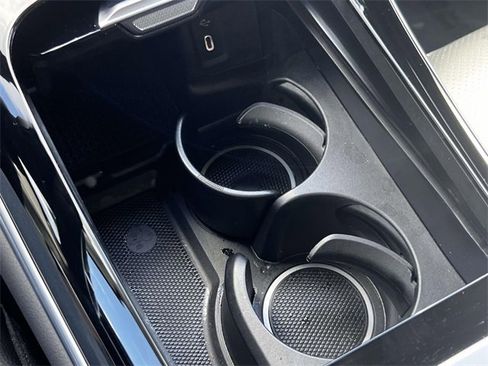 Used 2025 Mercedes-Benz GLC 350e 4MATIC image 30