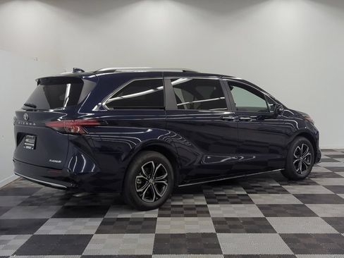 Used 2026 Toyota Sienna Platinum AWD/4WD image 7