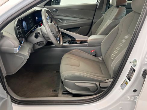 Used 2025 Hyundai Elantra SEL FWD image 18