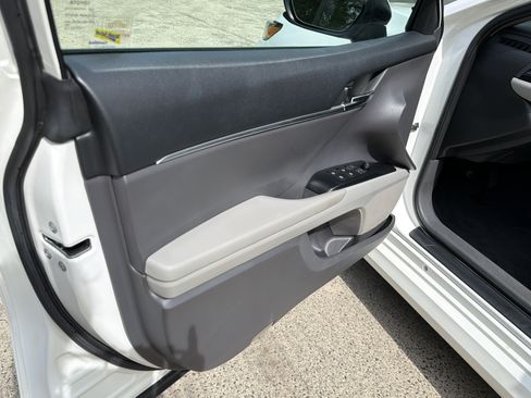 Used 2018 Toyota Camry LE FWD image 10