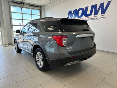 Used 2022 Ford Explorer XLT w/ Equipment Group 202A image 6