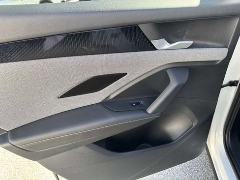 Used 2025 Volkswagen Tiguan S image 9