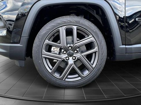 New 2026 Jeep Compass Latitude image 11