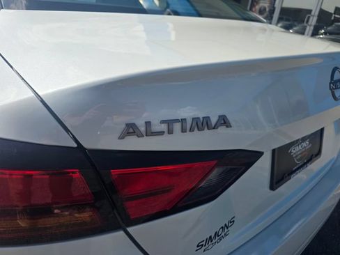 Used 2024 Nissan Altima 2.5 SV FWD image 32