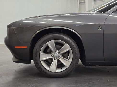 Used 2018 Dodge Challenger SXT RWD image 6