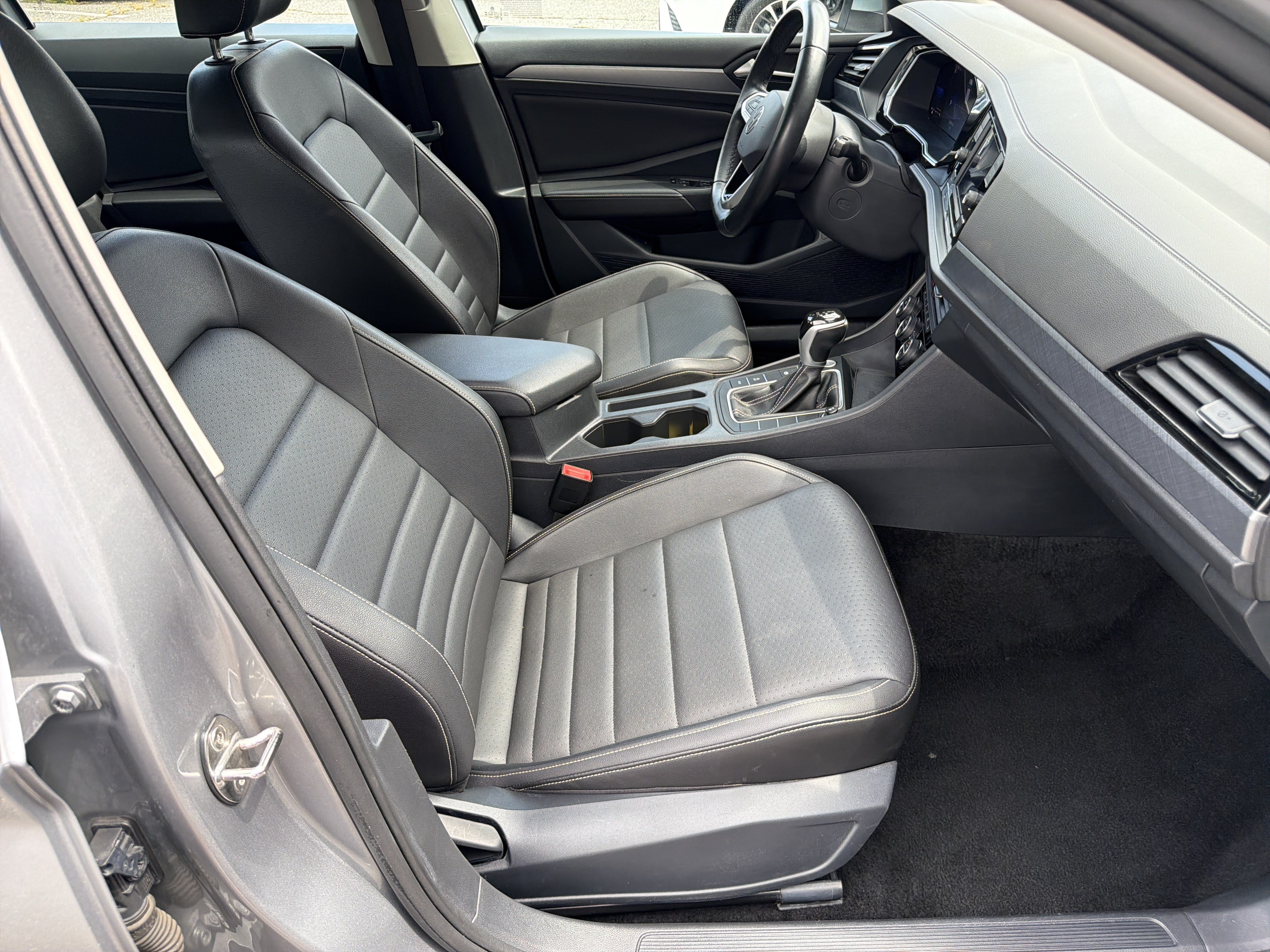 Used 2024 Volkswagen Jetta SE FWD image 13