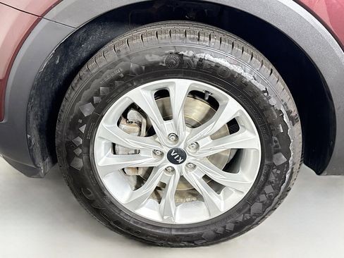 Used 2020 Kia Telluride LX image 38