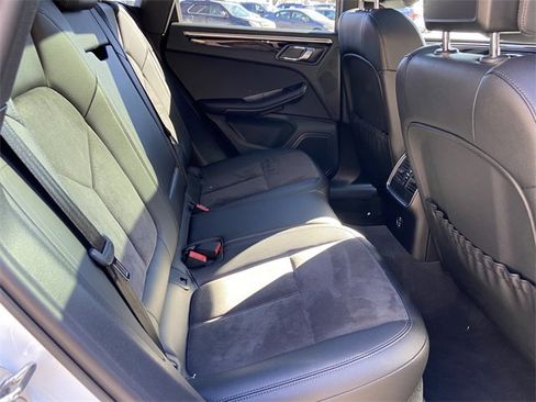 Used 2021 Porsche Macan image 27