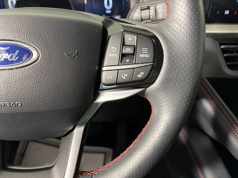 Used 2025 Ford Explorer ST-Line w/ ST-Line Street Pack image 17