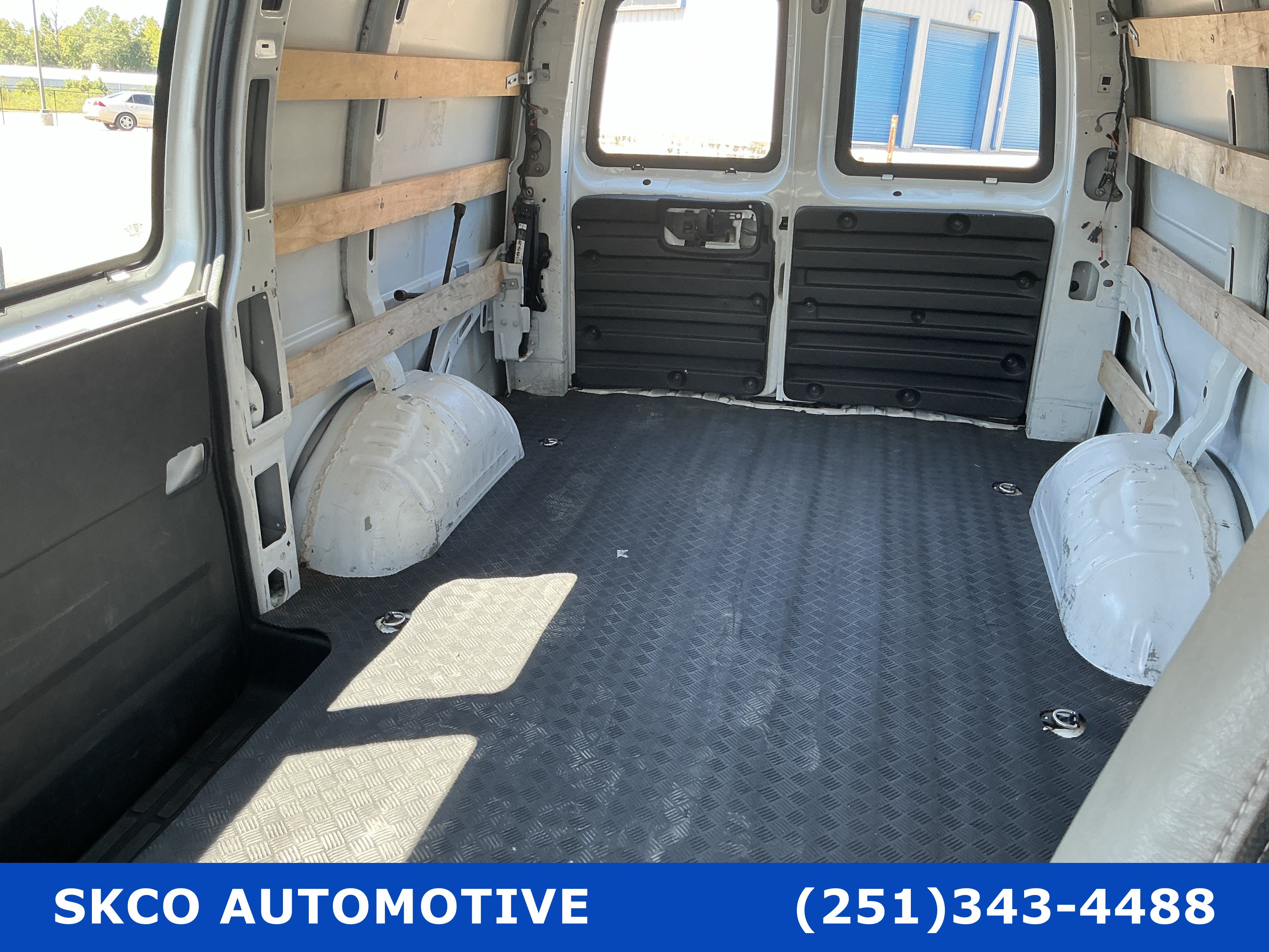 Used 2019 Chevrolet Express 2500 w/ Driver Convenience Package RWD image 27