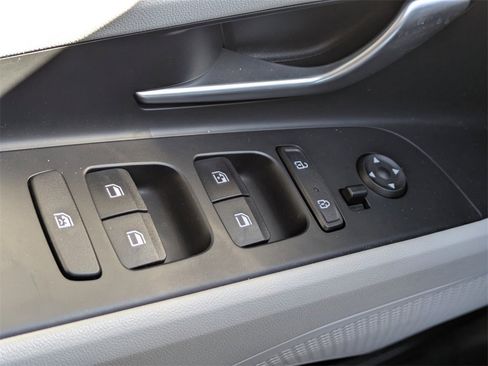 Used 2023 Hyundai Elantra Limited image 25