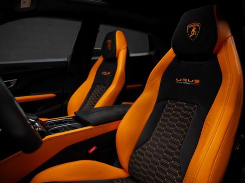 Used 2021 Lamborghini Urus AWD/4WD image 61