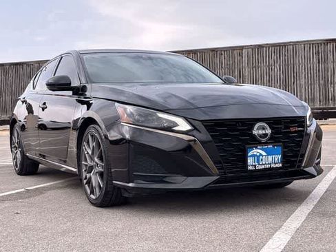 Used 2023 Nissan Altima 2.0 SR FWD image 10