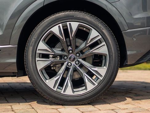 Used 2025 Audi Q8 Prestige image 16