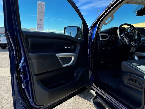 Used 2021 Nissan Titan SV w/ SV Convenience Package image 18
