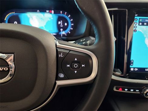 Used 2024 Volvo S60 B5 Core image 30