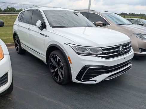 Used 2024 Volkswagen Tiguan SEL R-Line AWD/4WD image 3