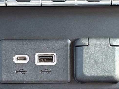 Used 2020 Chevrolet Silverado 1500 High Country w/ Technology Package image 10