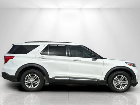 Used 2022 Ford Explorer XLT w/ Equipment Group 202A AWD/4WD image 2