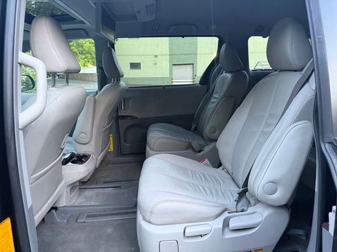 Used 2012 Toyota Sienna XLE w/ Entertainment Pkg AWD/4WD image 29
