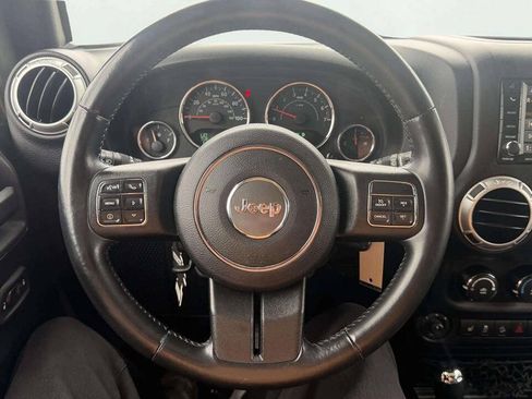 Used 2015 Jeep Wrangler Unlimited Sahara w/ Connectivity Group AWD/4WD image 17