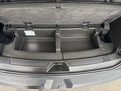 Certified 2023 GMC Acadia SLE w/ Driver Convenience Package image 12