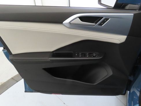 New 2026 Volkswagen Taos SE FWD image 11