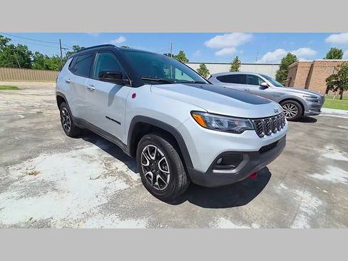 Used 2024 Jeep Compass Trailhawk AWD/4WD image 30