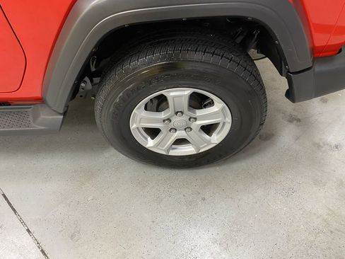Used 2019 Jeep Wrangler Sport AWD/4WD image 12
