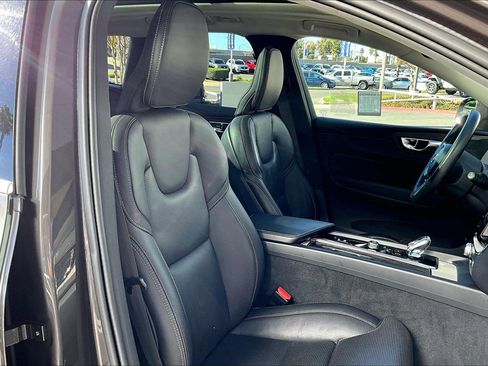 Used 2022 Volvo XC60 T8 Inscription w/ Advanced Package image 7