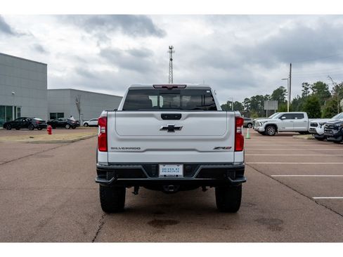 Used 2023 Chevrolet Silverado 1500 ZR2 w/ Technology Package image 6