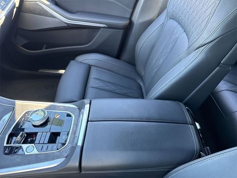 Used 2025 BMW X5 xDrive40i w/ Executive Package image 19