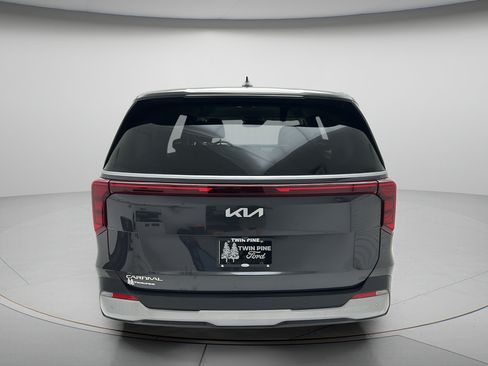 Used 2025 Kia Carnival FWD image 6