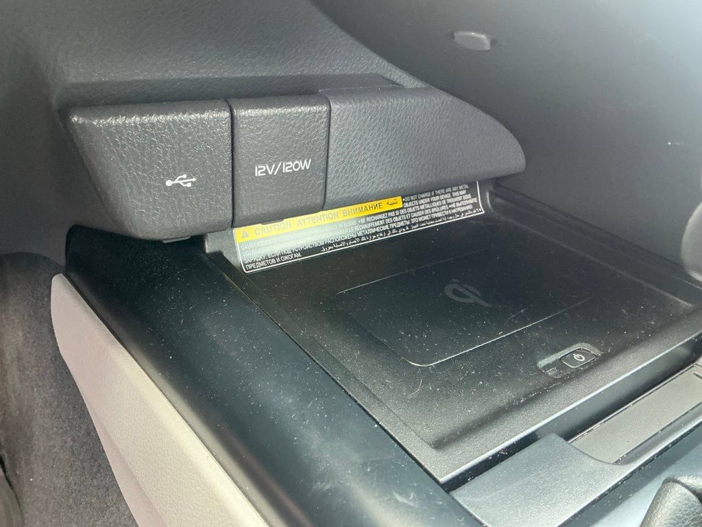 Used 2020 Toyota Camry XLE FWD image 40