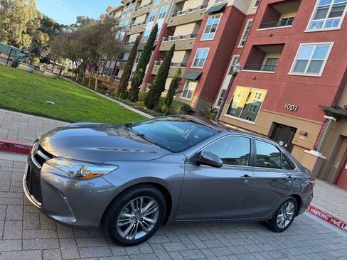 Used 2016 Toyota Camry SE FWD image 4
