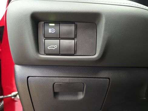 Certified 2024 Toyota Highlander XLE image 29