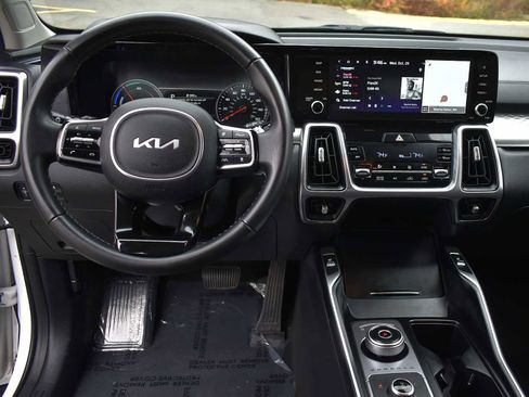 Used 2023 Kia Sorento EX image 14