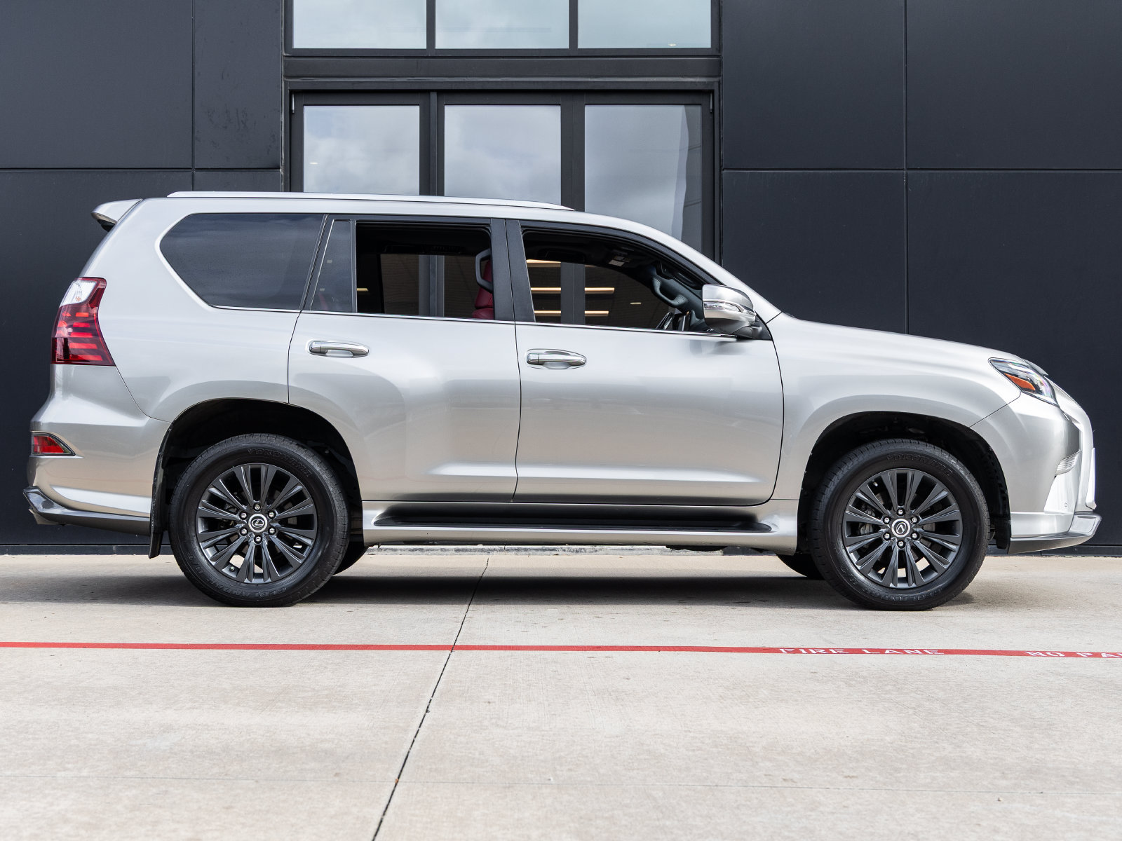 Used 2022 Lexus GX 460 Premium w/ Accessory Package AWD/4WD image 10