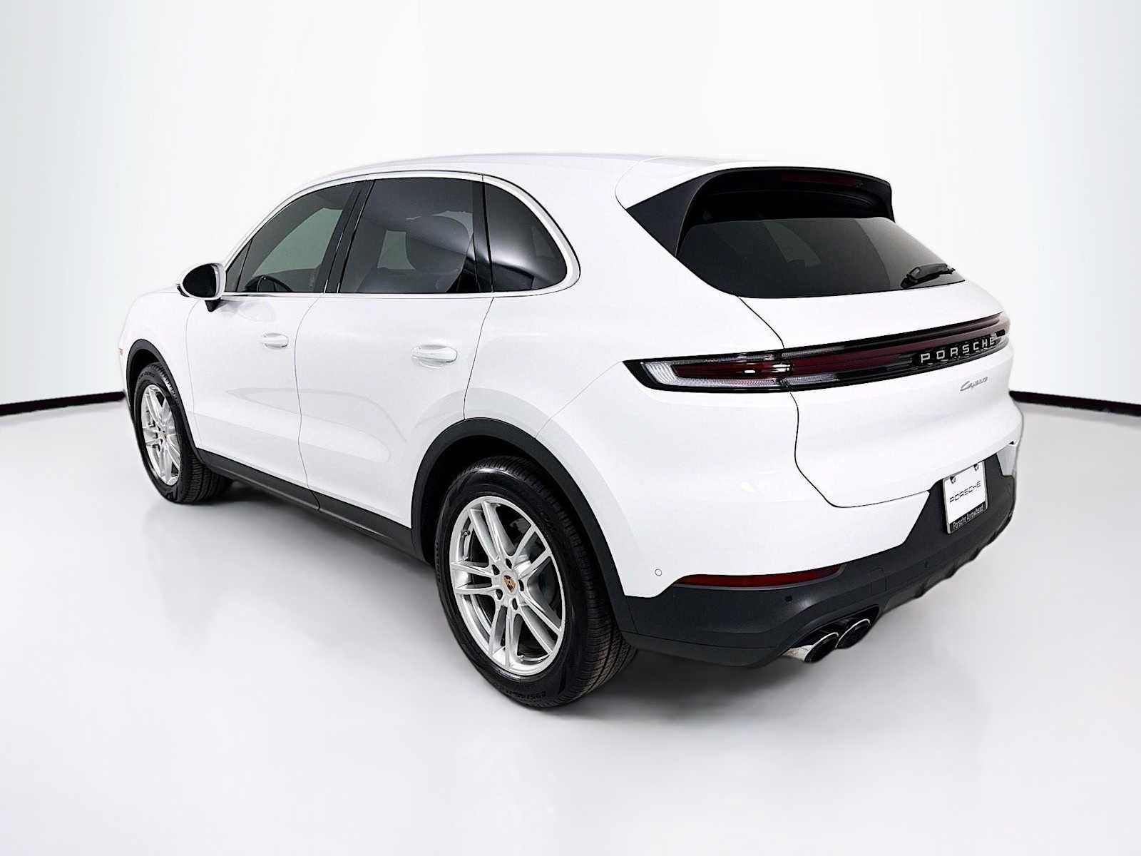 Certified 2025 Porsche Cayenne AWD/4WD image 3