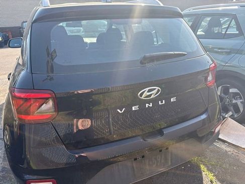 Used 2023 Hyundai Venue SEL FWD image 5