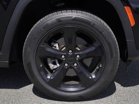 Used 2022 Jeep Grand Cherokee L Laredo image 10