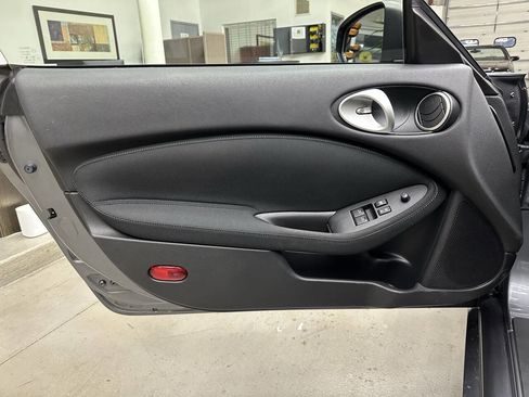 Used 2016 Nissan 370Z Coupe image 10