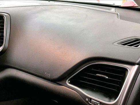 Used 2020 Jeep Cherokee Latitude Plus image 16