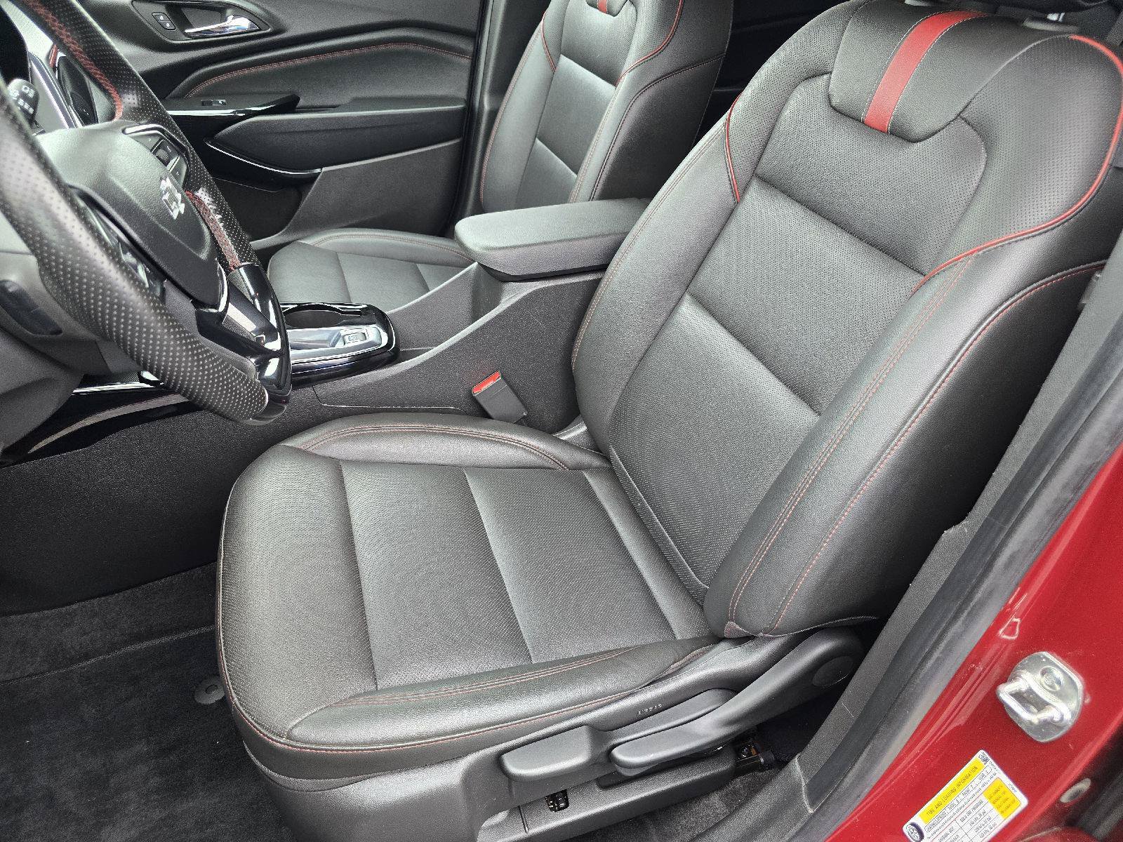Used 2025 Chevrolet Trax RS FWD image 15