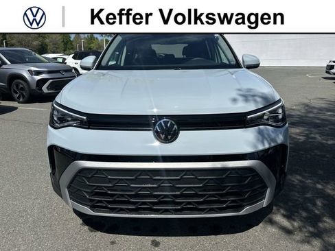 New 2026 Volkswagen Taos SE FWD image 8