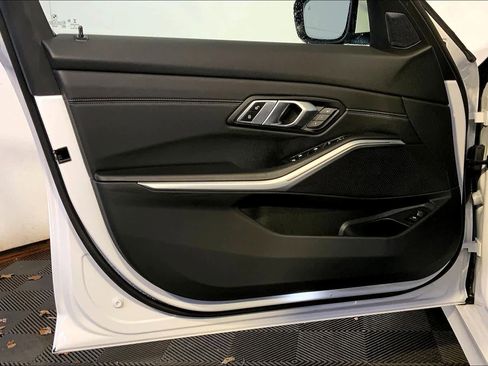 Used 2020 BMW 330i xDrive Sedan w/ Premium Package image 25